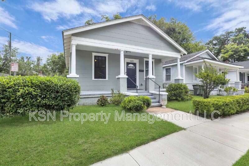 Charming 2-Bedroom Savannah Retreat with Vintage Hardwood Floors! property image