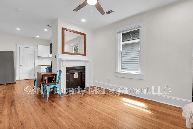 Charming 2-Bedroom Savannah Retreat with Vintage Hardwood Floors! property image