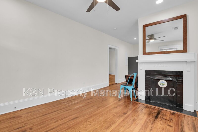 Charming 2-Bedroom Savannah Retreat with Vintage Hardwood Floors! property image