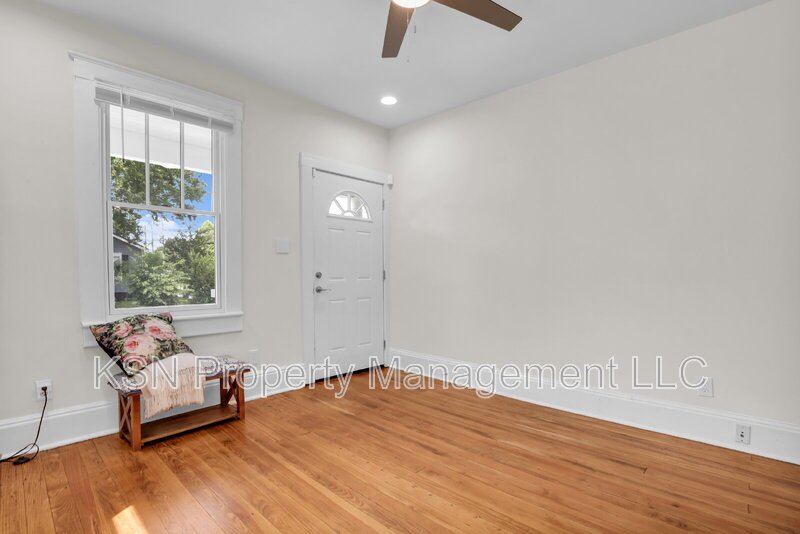Charming 2-Bedroom Savannah Retreat with Vintage Hardwood Floors! property image