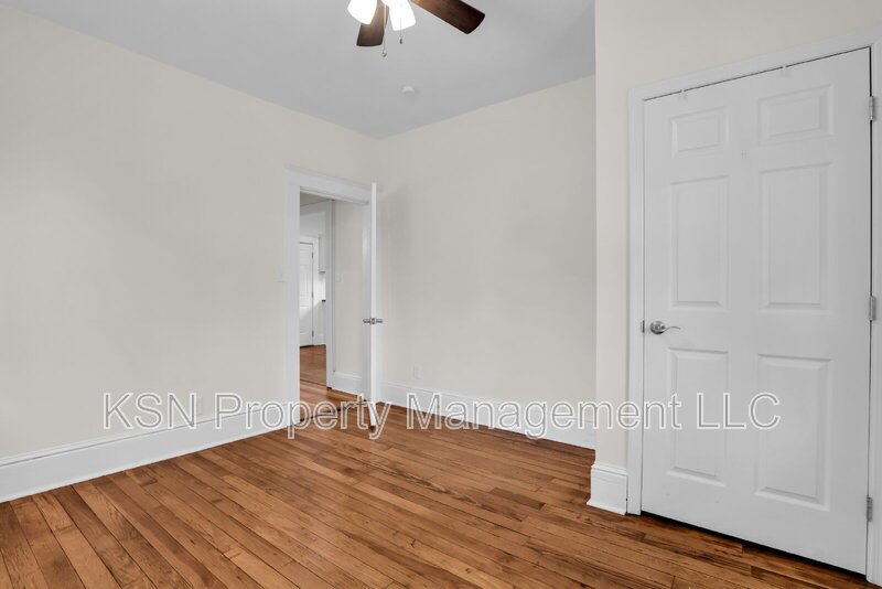 Charming 2-Bedroom Savannah Retreat with Vintage Hardwood Floors! property image