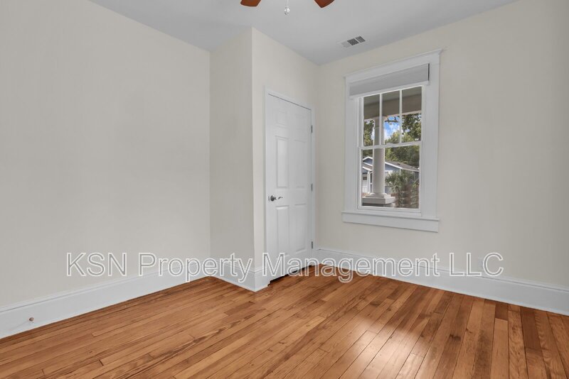 Charming 2-Bedroom Savannah Retreat with Vintage Hardwood Floors! property image