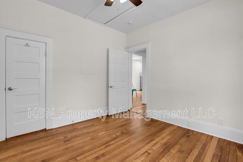 Charming 2-Bedroom Savannah Retreat with Vintage Hardwood Floors! property image