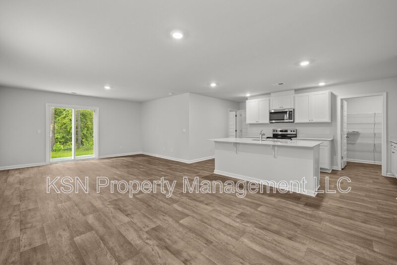 Brand new construction - large 5 bedroom house property image