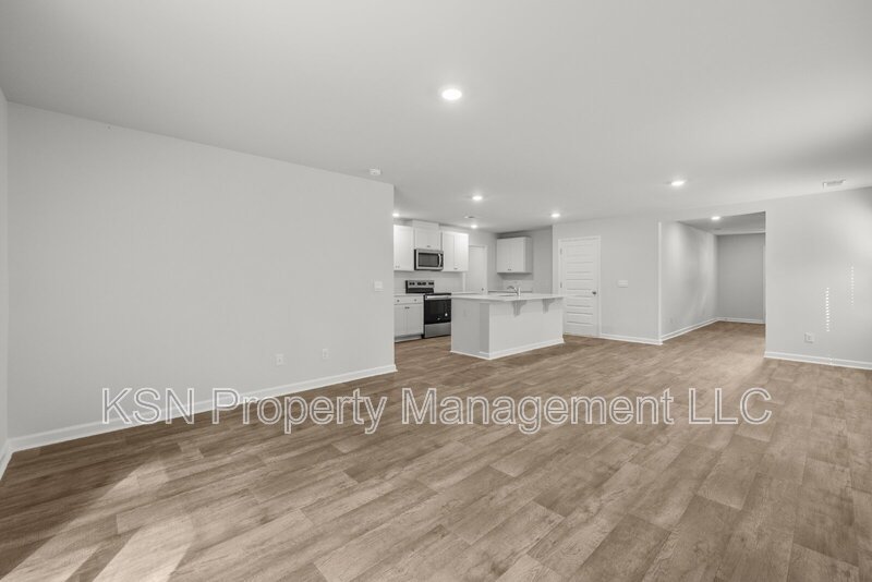 Brand new construction - large 5 bedroom house property image