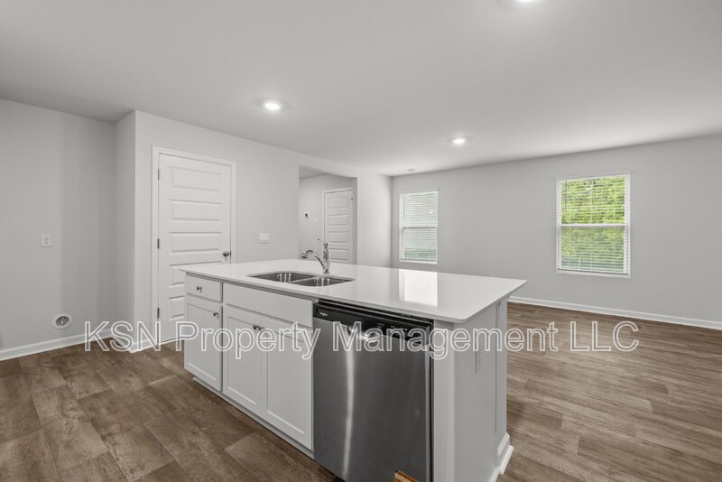 Brand new construction - large 5 bedroom house property image
