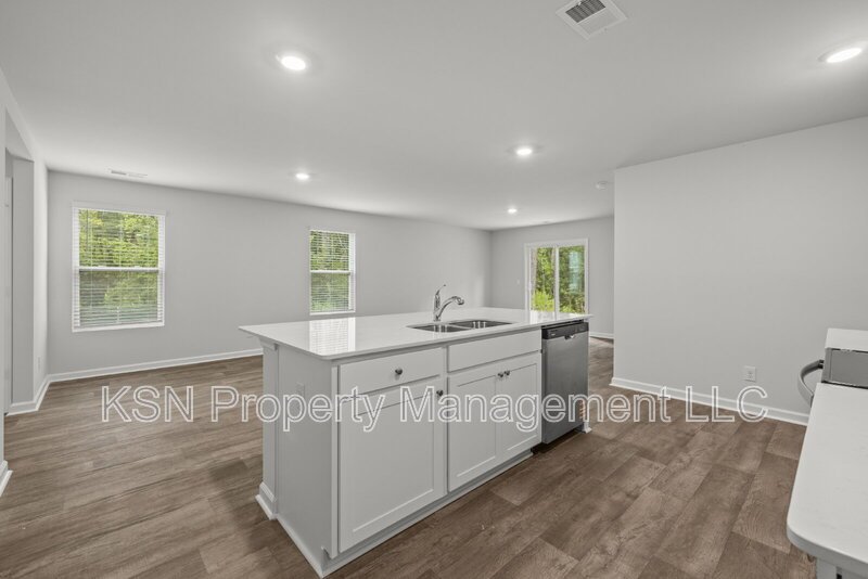 Brand new construction - large 5 bedroom house property image