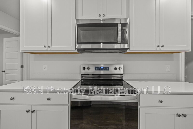 Brand new construction - large 5 bedroom house property image