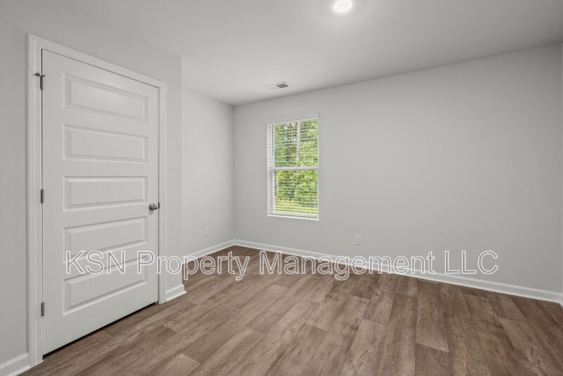 Brand new construction - large 5 bedroom house property image