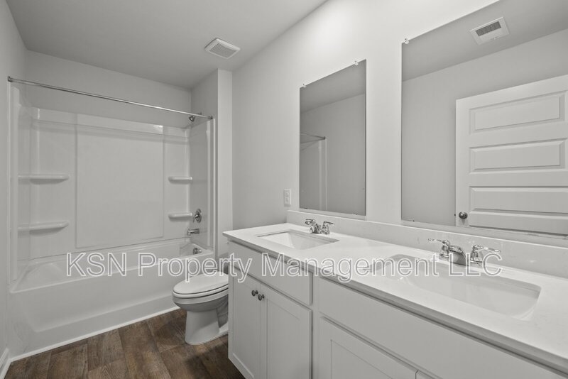 Brand new construction - large 5 bedroom house property image