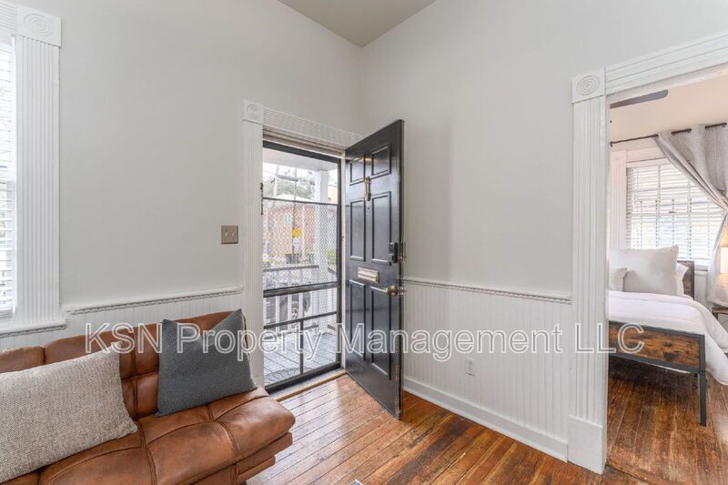 Gorgeous 2 Bedroom in the historic district property image