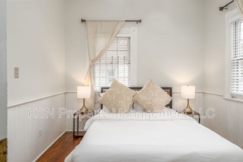 Gorgeous 2 Bedroom in the historic district property image