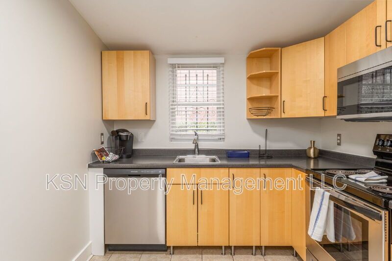 Gorgeous 2 Bedroom in the historic district property image