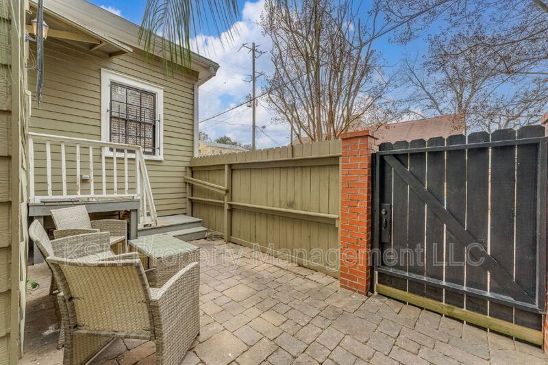Gorgeous 2 Bedroom in the historic district property image