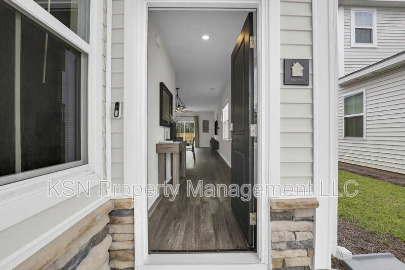 Beautiful Fully Furnished 4BR/2BA Home in Bloomingdale, GA – All Utilities Included! property image