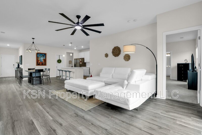 Beautiful Fully Furnished 4BR/2BA Home in Bloomingdale, GA – All Utilities Included! property image