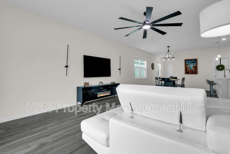 Beautiful Fully Furnished 4BR/2BA Home in Bloomingdale, GA – All Utilities Included! property image