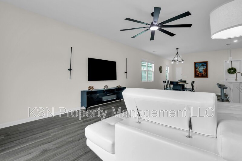 Beautiful Fully Furnished 4BR/2BA Home in Bloomingdale, GA – All Utilities Included! property image