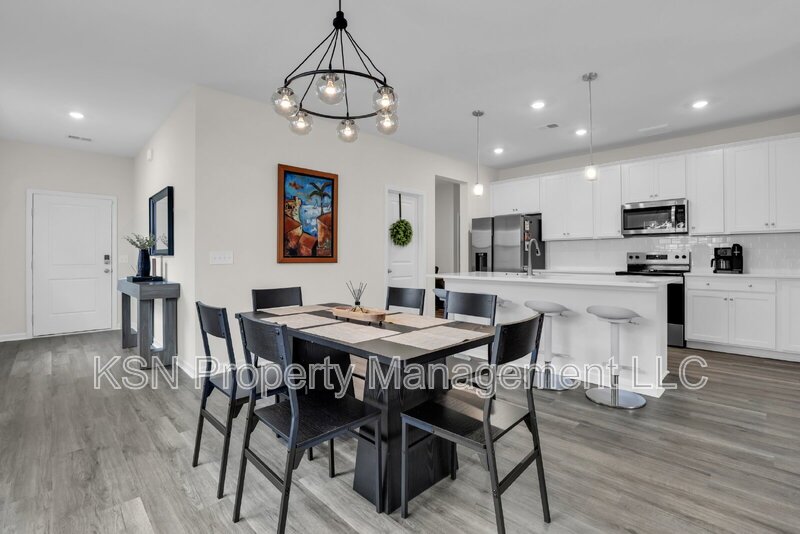 Beautiful Fully Furnished 4BR/2BA Home in Bloomingdale, GA – All Utilities Included! property image