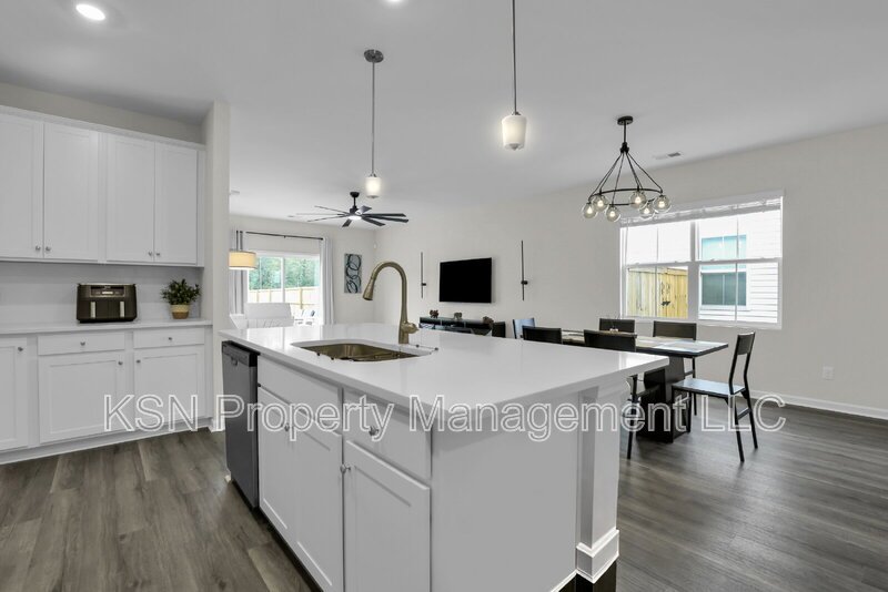 Beautiful Fully Furnished 4BR/2BA Home in Bloomingdale, GA – All Utilities Included! property image