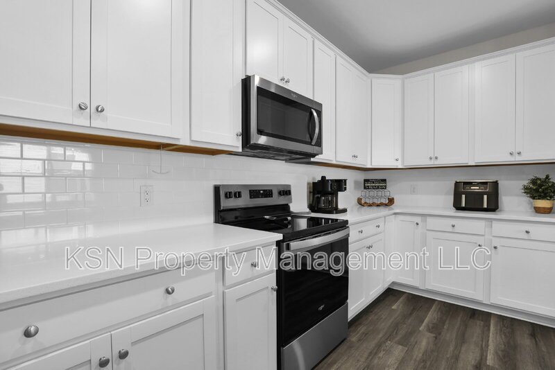 Beautiful Fully Furnished 4BR/2BA Home in Bloomingdale, GA – All Utilities Included! property image