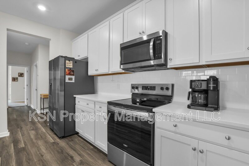 Beautiful Fully Furnished 4BR/2BA Home in Bloomingdale, GA – All Utilities Included! property image