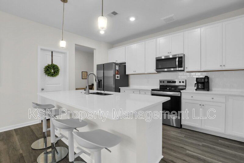 Beautiful Fully Furnished 4BR/2BA Home in Bloomingdale, GA – All Utilities Included! property image