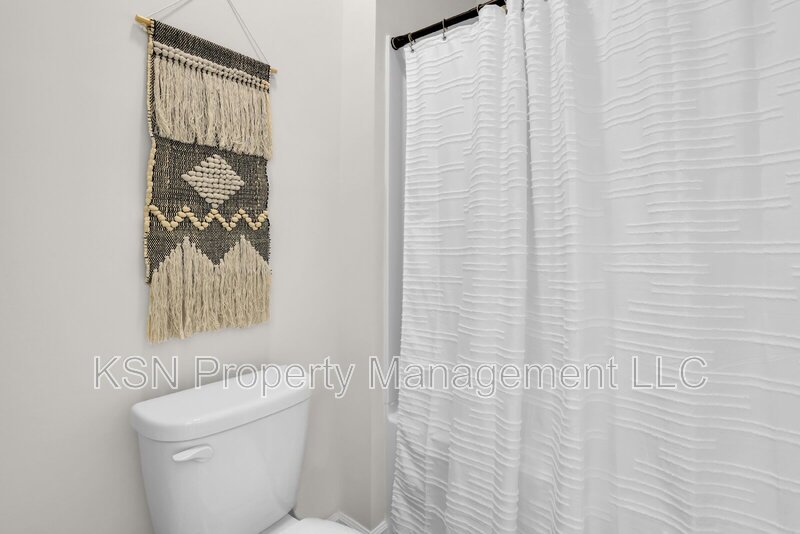 Beautiful Fully Furnished 4BR/2BA Home in Bloomingdale, GA – All Utilities Included! property image