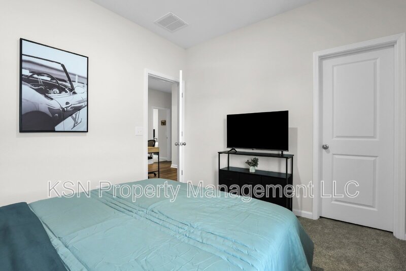 Beautiful Fully Furnished 4BR/2BA Home in Bloomingdale, GA – All Utilities Included! property image