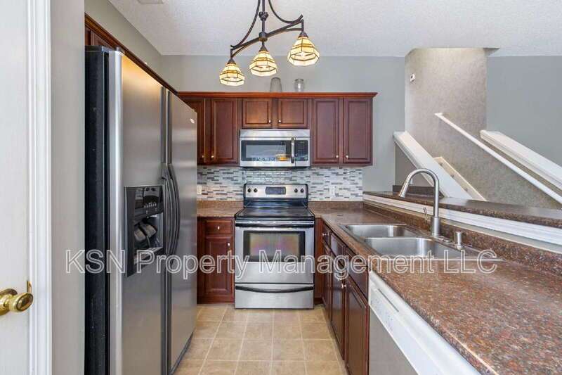 Beautiful 4-level Townhouse in southside Savannah property image