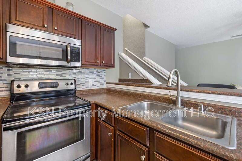 Beautiful 4-level Townhouse in southside Savannah property image