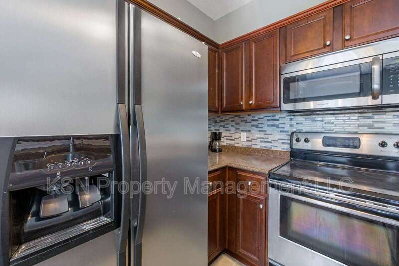 Beautiful 4-level Townhouse in southside Savannah property image