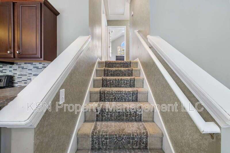 Beautiful 4-level Townhouse in southside Savannah property image