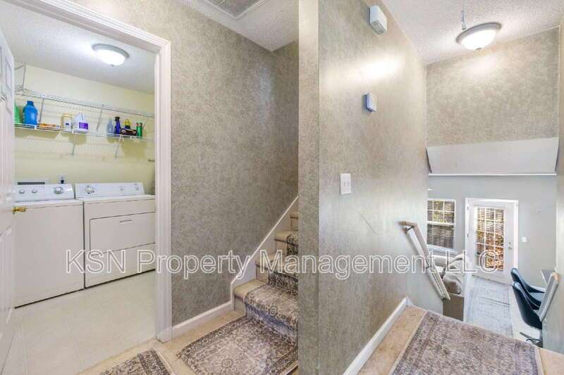 Beautiful 4-level Townhouse in southside Savannah property image
