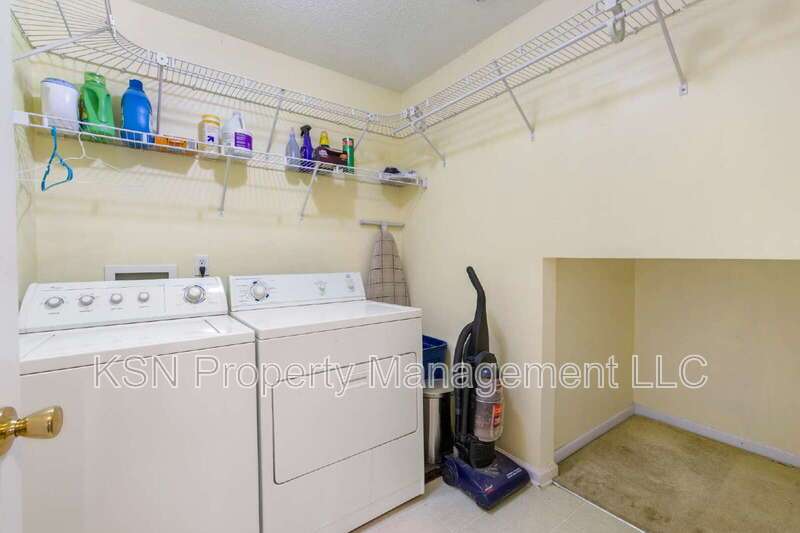 Beautiful 4-level Townhouse in southside Savannah property image