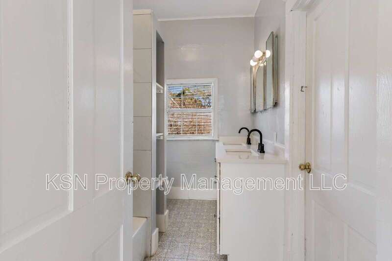 Newly renovated 4-Bedroom Home with 2 Full Baths in Savannah property image