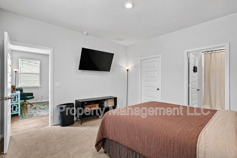 Recently built 4 bedroom home! property image