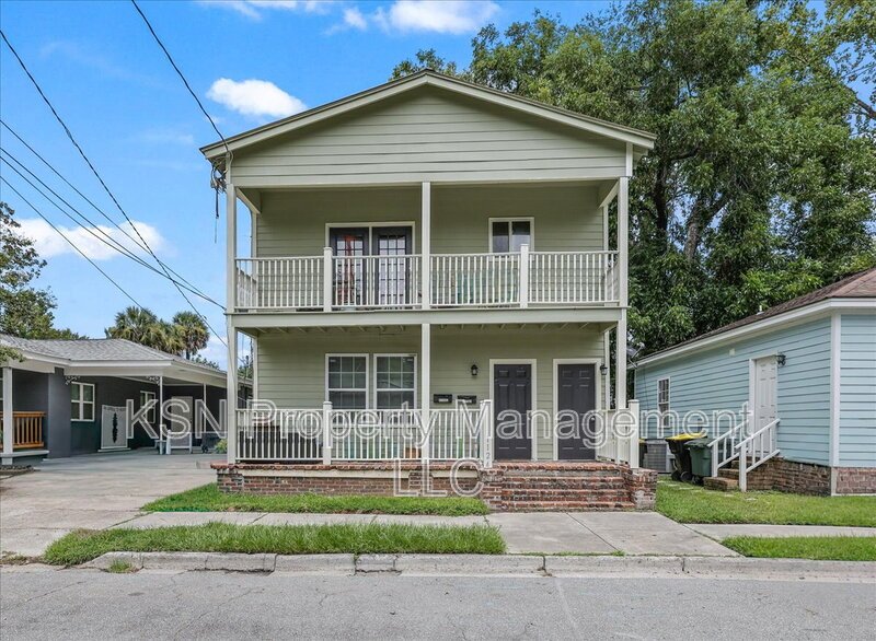 Upstairs duplex on Collins property image