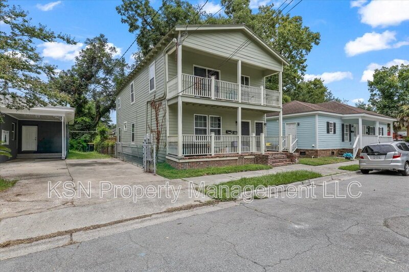 Upstairs duplex on Collins property image