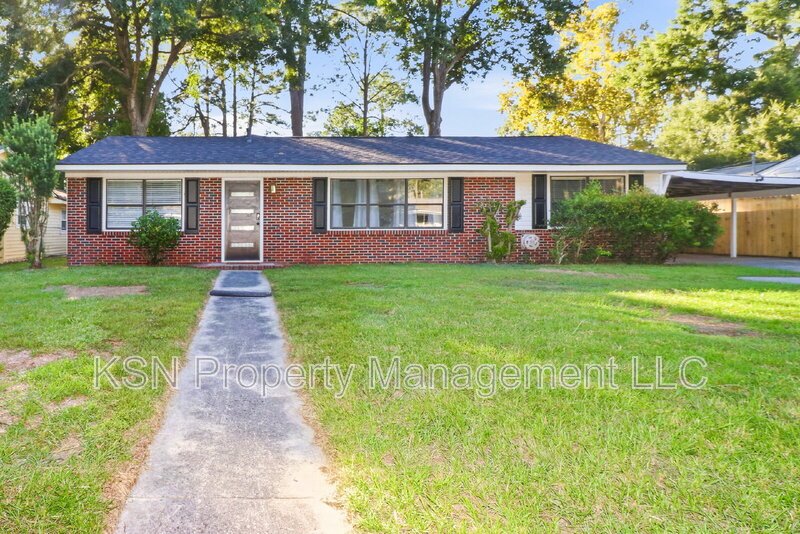 Updated 3-Bedroom Home with Fenced Yard & Screened Porch – Convenient Southside Savannah Location! property image