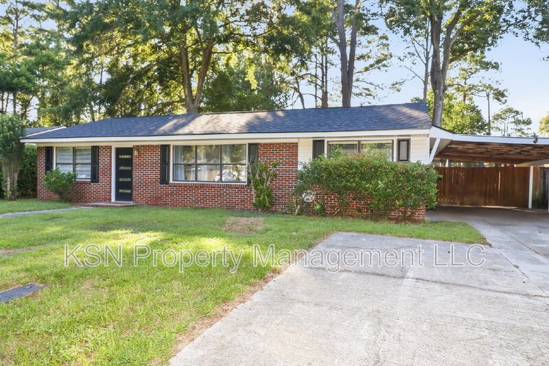 Updated 3-Bedroom Home with Fenced Yard & Screened Porch – Convenient Southside Savannah Location! property image