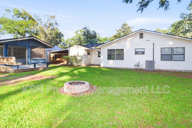 Updated 3-Bedroom Home with Fenced Yard & Screened Porch – Convenient Southside Savannah Location! property image
