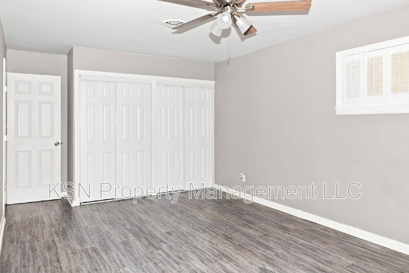 Updated 3-Bedroom Home with Fenced Yard & Screened Porch – Convenient Southside Savannah Location! property image
