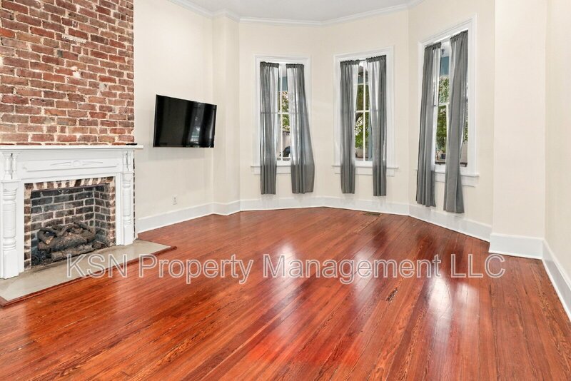 Lovely parlor level condo close to Forsyth Park property image