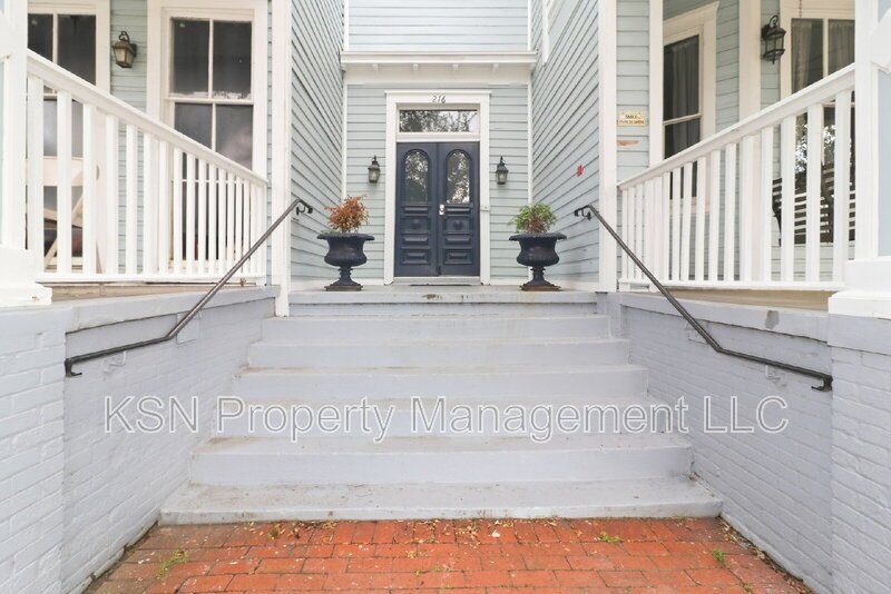 Lovely parlor level condo close to Forsyth Park property image