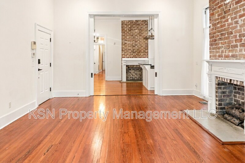 Lovely parlor level condo close to Forsyth Park property image
