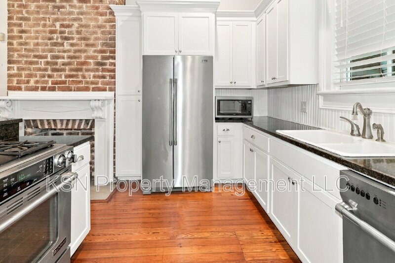 Lovely parlor level condo close to Forsyth Park property image