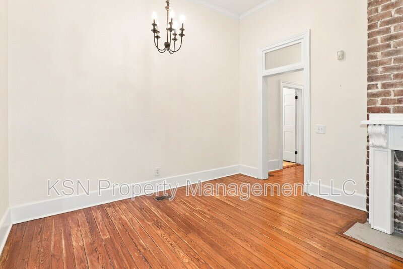 Lovely parlor level condo close to Forsyth Park property image