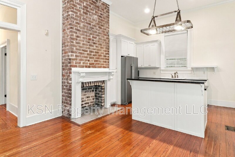 Lovely parlor level condo close to Forsyth Park property image
