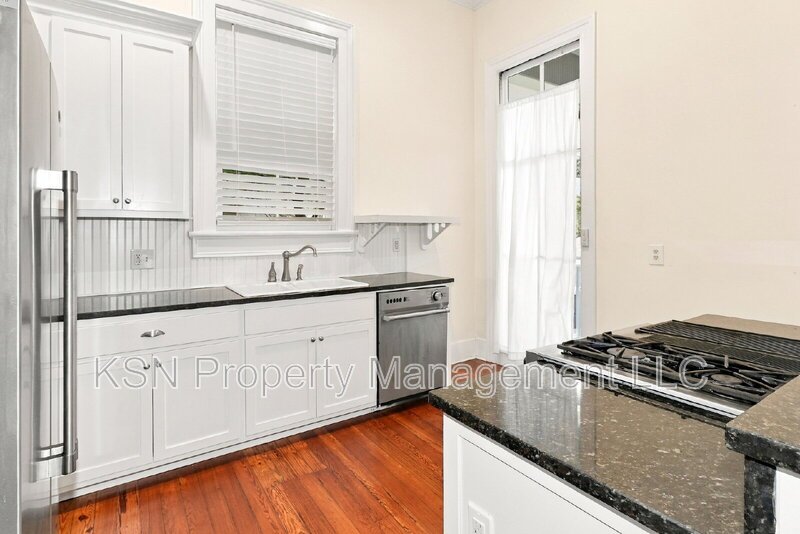 Lovely parlor level condo close to Forsyth Park property image